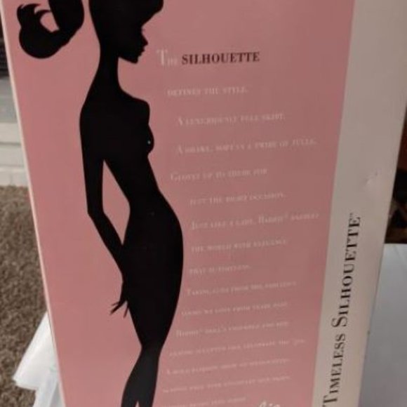 Barbie Timeless Silhouette - Picture 7 of 9